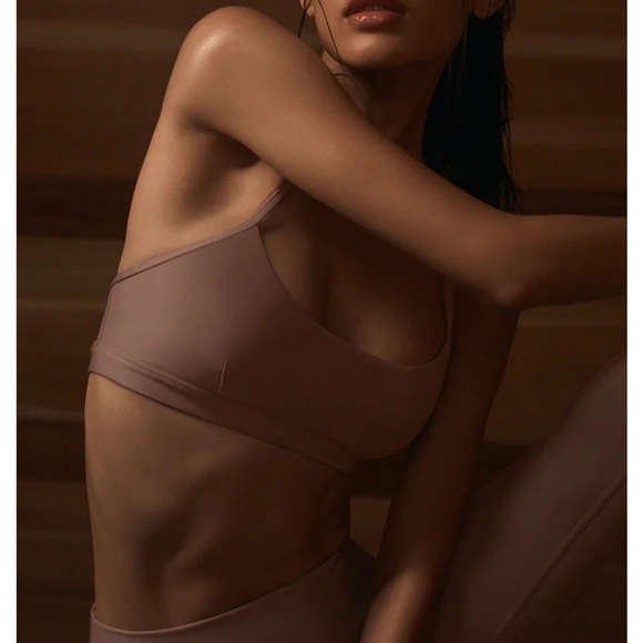 ALO Yoga Bra AND Leggings Set in Taupe - Picture 3 of 13